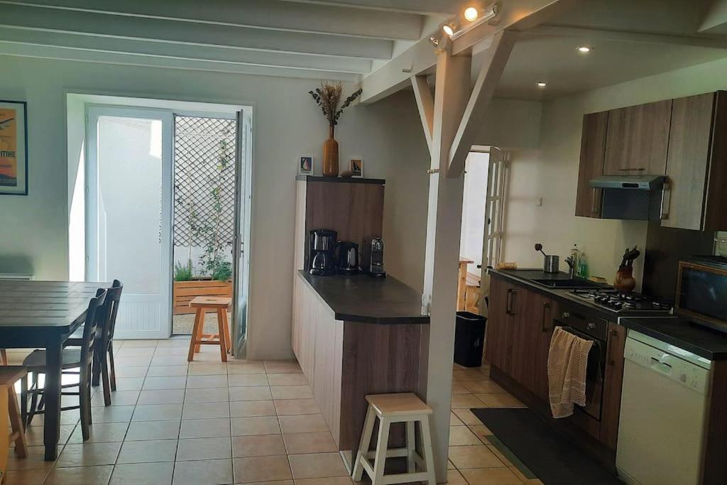Maison De Pecheur Renovee Avec Cour Proche Du Port *
